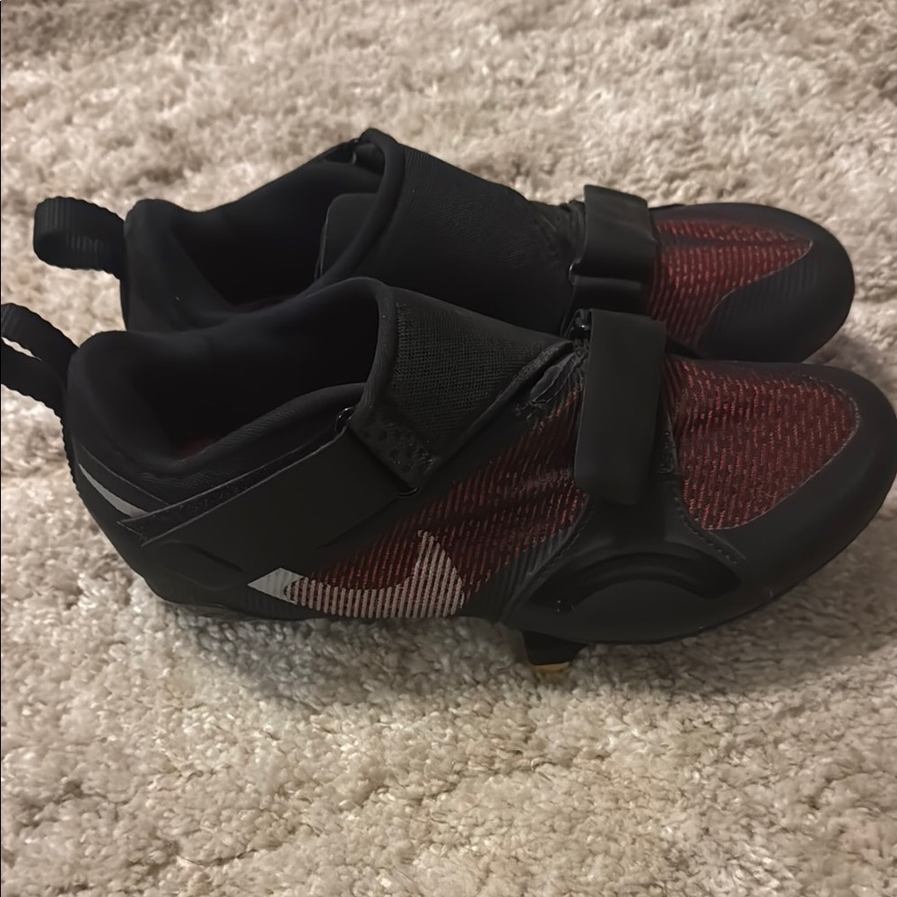 Nike SuperRep Cycle Black Hyper Crimson SZ 7 Women
H6